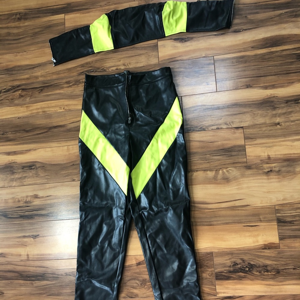 2 piece Matching Set - Picture 2 of 3